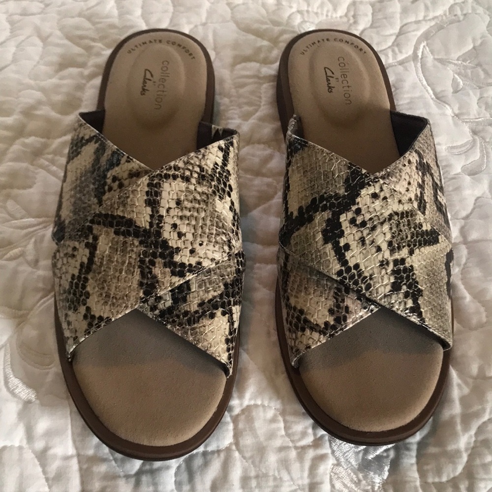 Women’s Clarks Sandals.Never worn.Sz-7
